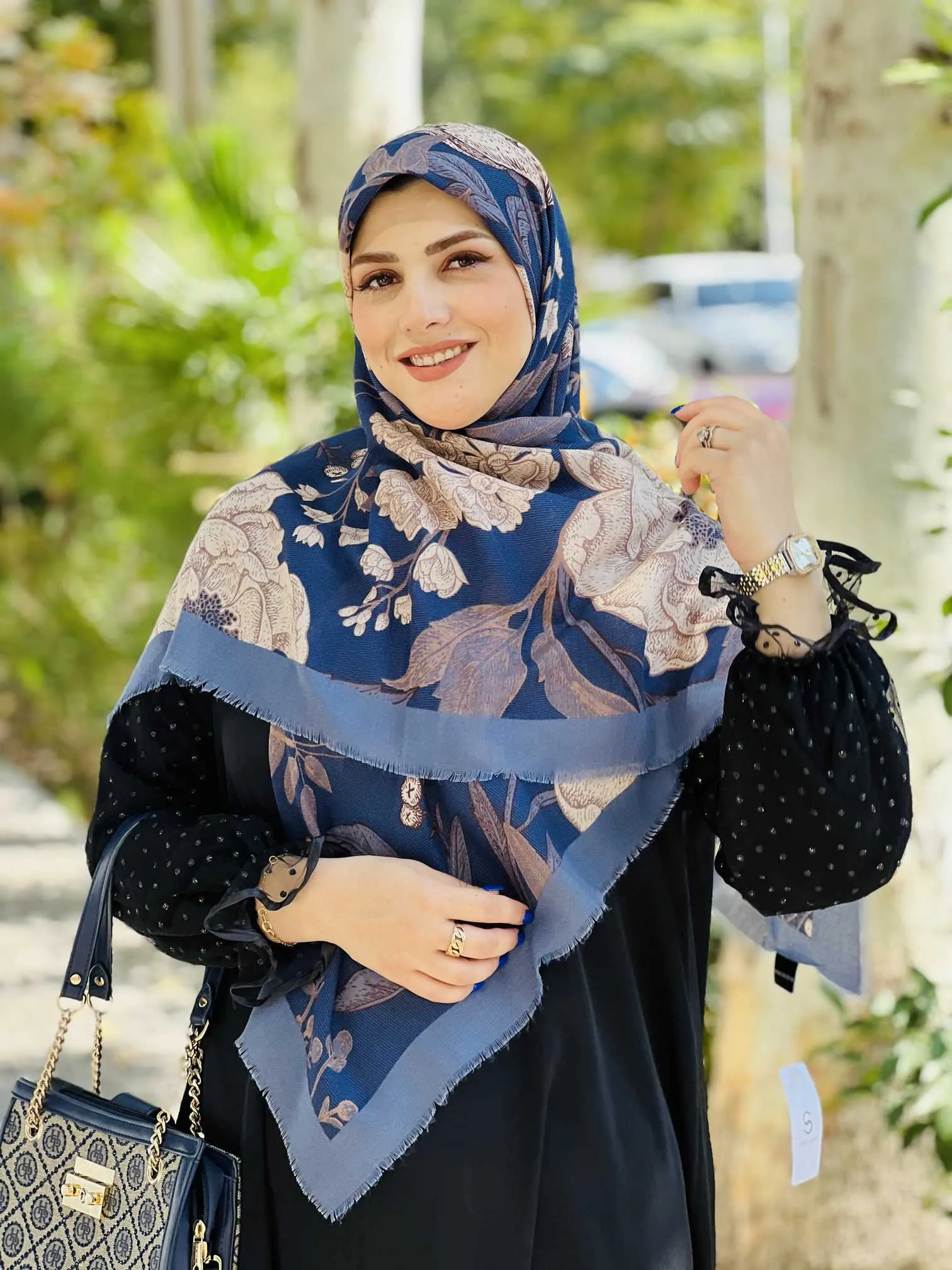 گیس بانو روسری سیا اسکارف گل