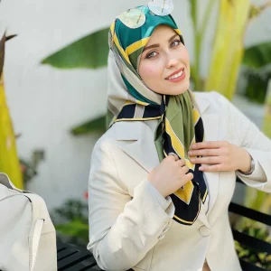 گیس بانو روسری ابریشم هرمس هفت رنگ