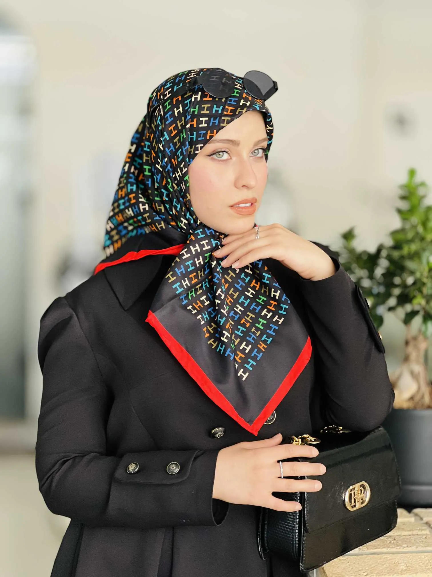 گیس بانو روسری ابریشم هرمس هفت رنگ