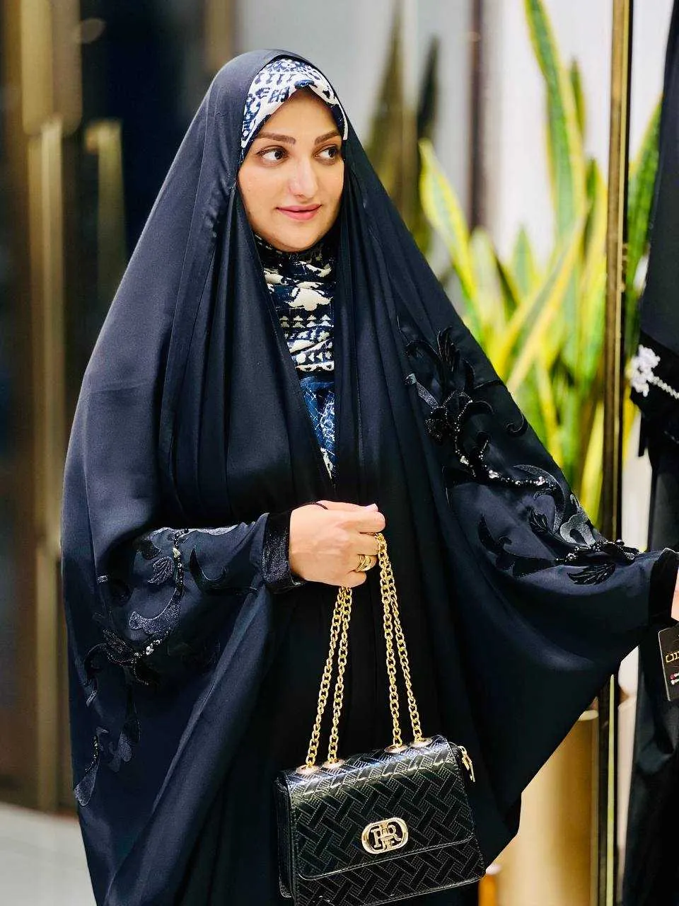 گیس بانو چادر دلوین پلاس مشکی