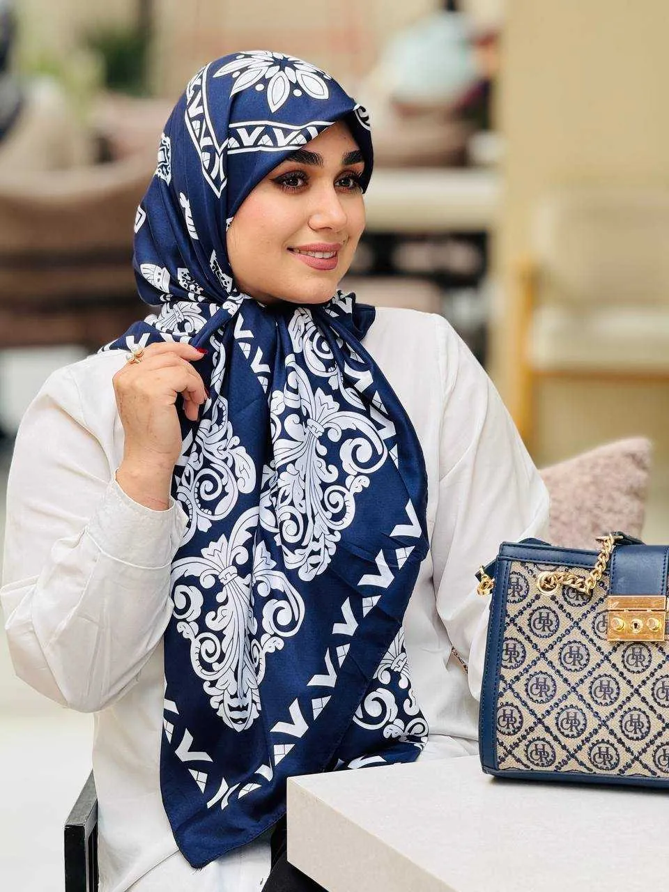 گیس بانو روسری ابریشم سنتی