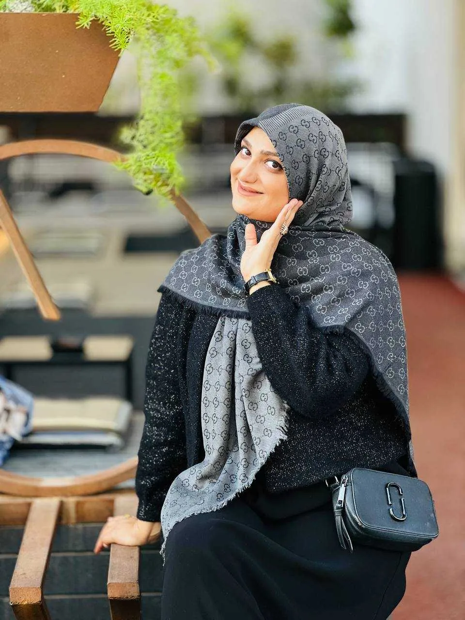 گیس بانو روسری گوچی نس نس